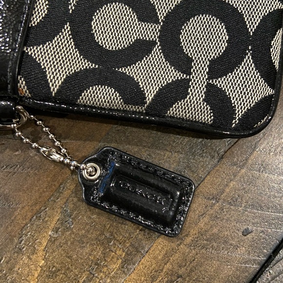 NEW AUTHENTIC Coach Black and White Wristlet with Strap - Picture 3 of 7